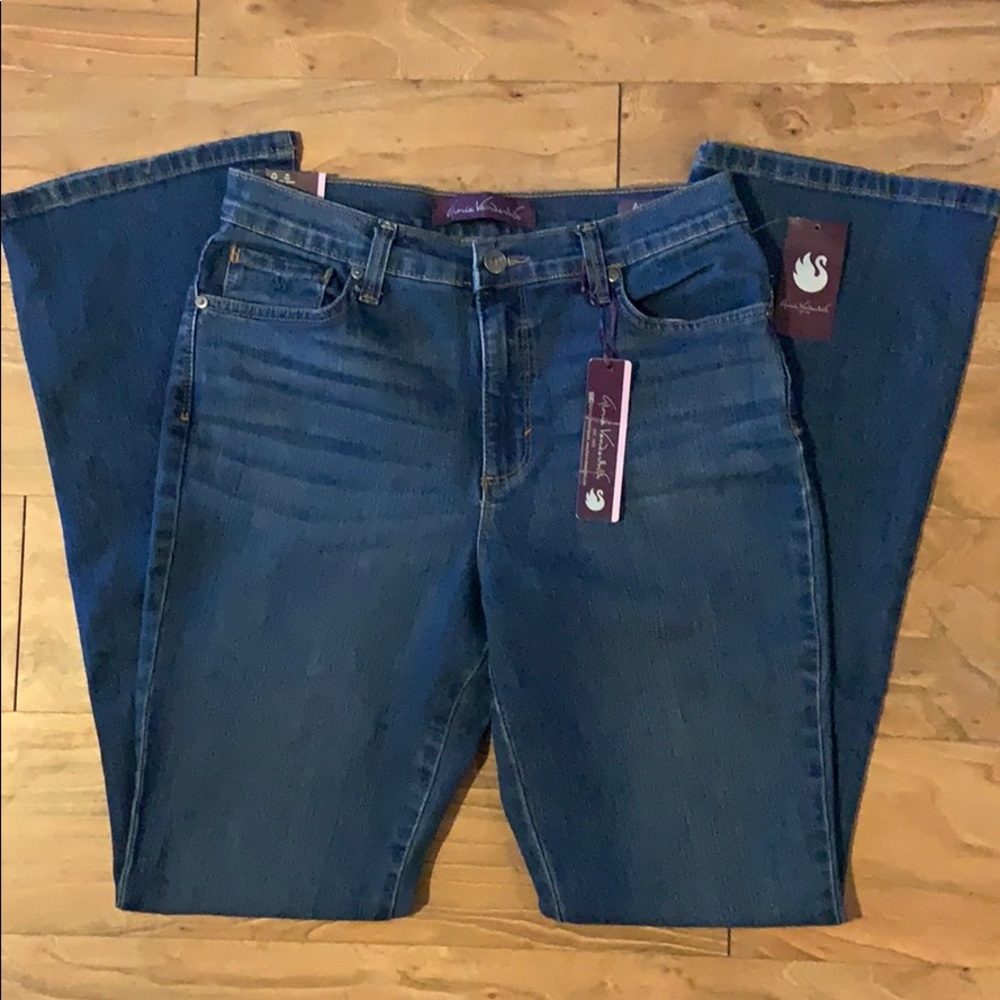 NWT GLORIA VANDERBILT AMANDA BOOTCUT STRETCH JEANS